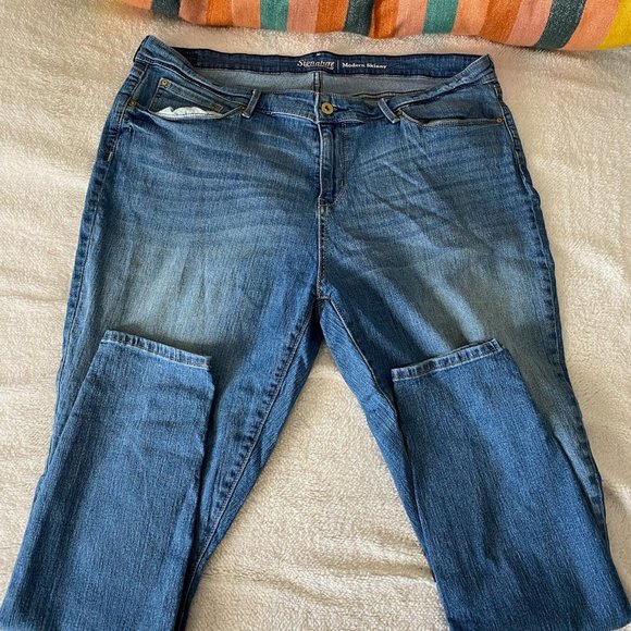 Levi Signature Modern Skinny, size 20 Straight leg Jean - Picture 1 of 3